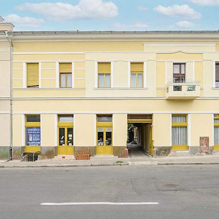 Central Park Apartments Oradea Buitenkant foto