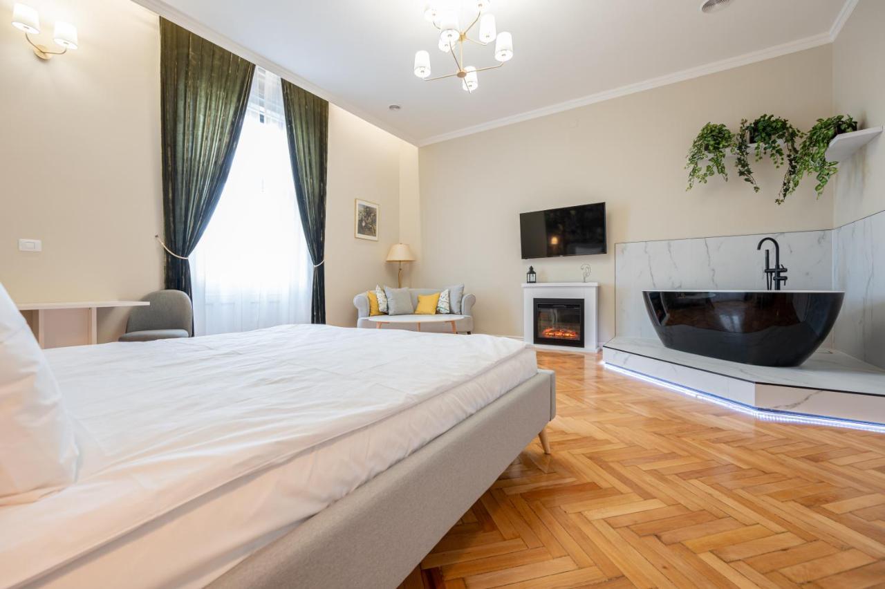 Central Park Apartments Oradea Buitenkant foto