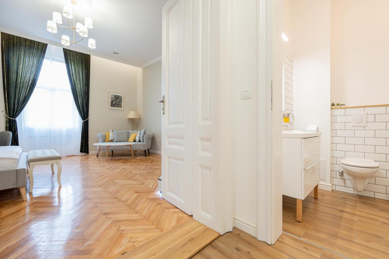 Central Park Apartments Oradea Buitenkant foto