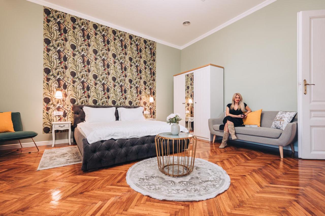 Central Park Apartments Oradea Buitenkant foto