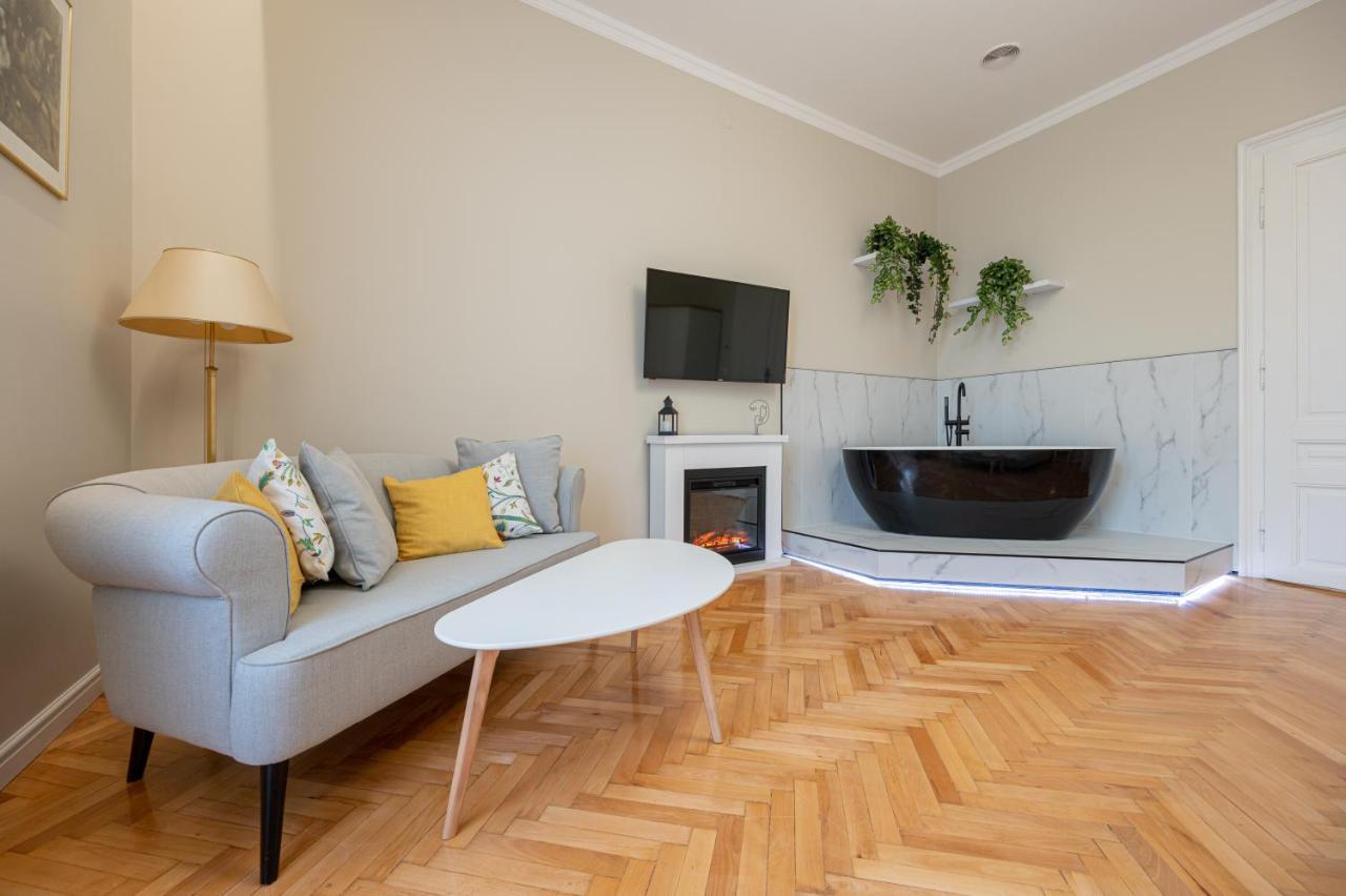 Central Park Apartments Oradea Buitenkant foto