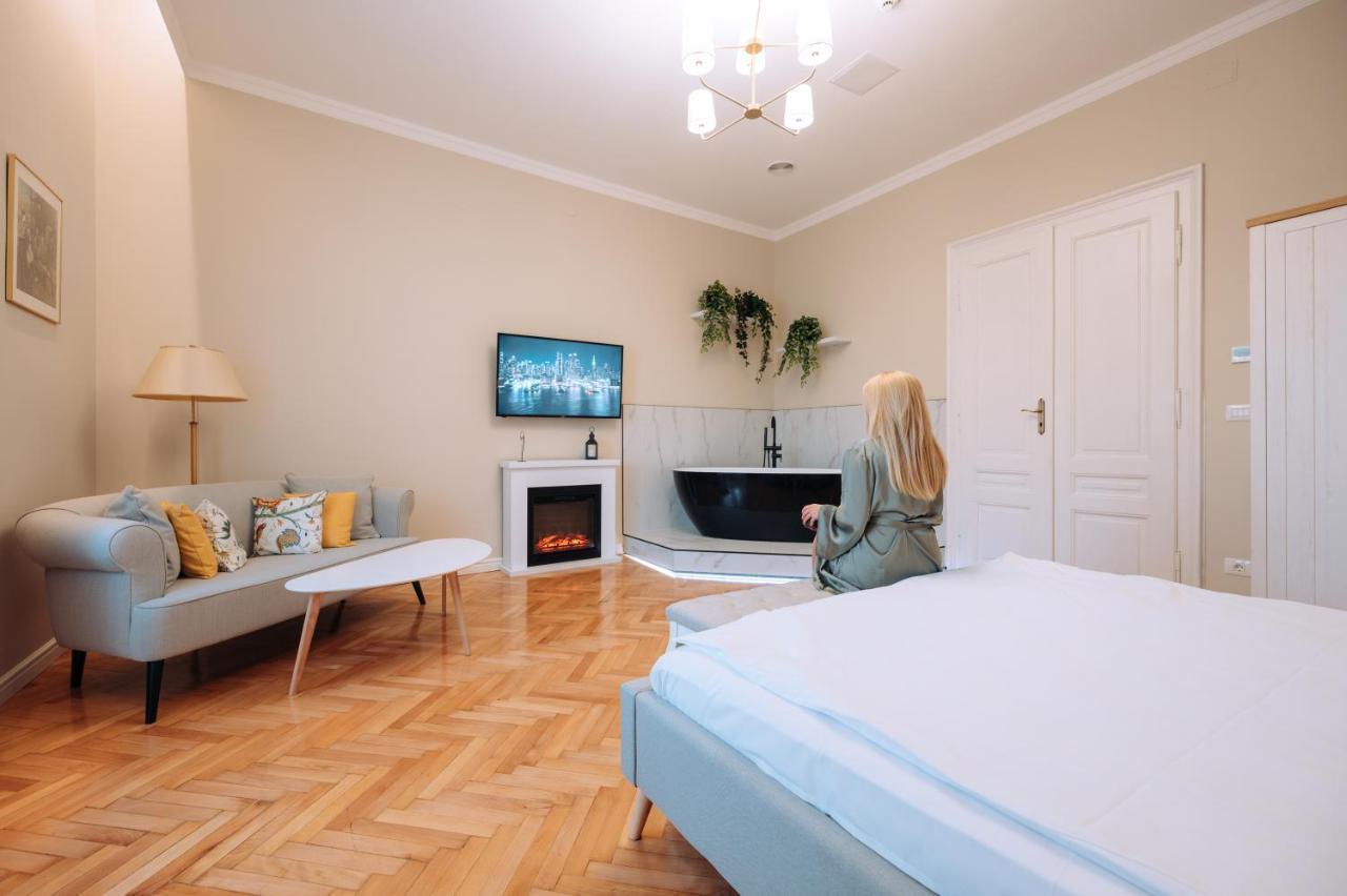 Central Park Apartments Oradea Buitenkant foto